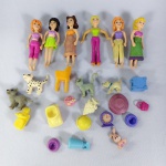 Seis antigas bonecas Polly Pocket com quatro cães e diversos acessórios