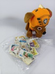 Boneco da Turma da Patrulha canina de 20cm e selos diversos