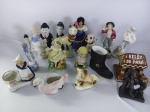 Lote de estatuetas de figuras diversas e acessórios, aparentemente feitos em porcelana / cerâmica med. aproximadamente 11cm