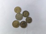 Seis moedas estrangeiras diversas