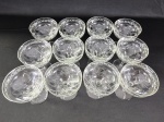 Doze taças de champanhe / sobremesa aparentemente em cristal lapidado, sem trincas, lascas ou desgastes aparentes