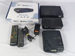 Receptor de TV da marca SKY HDTV e Discman, itens não testados