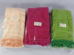 Seis toalhas nas cores verde, rosa e laranja bordadas, para lavabo em perfeito estado