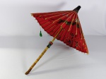 Guarda-chuva oriental de bambu com seda vermelha, em perfeito estado