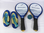 Par de sapatilhas aquáticas e duas raquetes e uma bola, da marca Speedo, em perfeito estado