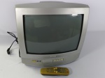 Antiga TV de tubo da marca Philips com controle remoto, TV funcionando, porém não testamos suas funcionalidades