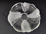 Petisqueira de vidro com detalhes de flores fosca e transparentes, com 30cm de diâmetro