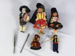 Cinco bonecos(a) decorativos e duas pinças