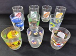 Conjunto de copos de vidro com estampas de desenhos e bebidas