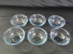 Conjunto com seis tigelas pequenas de vidro tipo pyrex transparente.