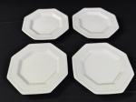 Conjunto de quatro pratos de sobremesa oitavados rasos brancos porcelana/ cerâmica.