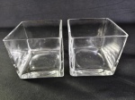 Dois vasos de cristais/ vidro quadrado de aproximadamente 10cm , ideais para decoração e aranjos florais.