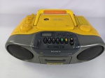 Rádio boombox Sony CFD-970 Sports na cor amarelo, AM/FM e CDs, da década de 90, item nao testado