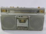 Antigo rádio gravador de fita cassete e rádio AM/Fm da Polyvox modelo RG 800, da década de 80, item liga ao por na tomada porém não testamos suas funcionalidades