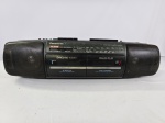 Rádio boombox Panasonic RX-FT550 possuí sistema XBS, rádio AM/FM e gravador de cassete duplo, ao por na tomada item liga porém não testamos todas suas funcionalidades