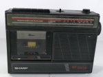 Antigo rádio gravador cassete Sharp GF-1790B, toca rádio AM/FM e SW com toca fita integrado, da década de 80, item liga ao por na tomada porém não testamos suas funcionalidades