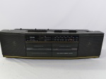 Antigo rádio gravador de cassetes Toshiba RT-8038, toca rádio AM/FM e gravador de fita cassete, da década de 80, liga ao por na tomada porém não testamos suas funcionalidades