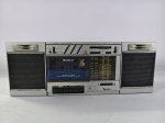Antigo rádio gravador estéreo boombox vintage da marca SONY, modelo CFS-3000SBS, toca faixas FM, ondas médias MW e ondas curtas SW e fita cassete e equalizador gráfico, item liga ao  por na tomada porém não testamos suas funcionalidades