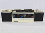 Antigo rádio gravador vintage da marca Sanyo, modelo MW-150, toca rádio AM/FM e sistema de dois decks para reprodução e gravação, item liga ao por na tomada porém não testamos suas funcionalidades