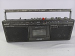 Antigo rádio gravador cassete vintage Polyvox RG700, da década de 80, toca AM/FM/SW possuí função "Auto Stop", item não testado
