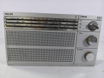 Antigo rádio portátil vintage da marca Philips, modelo 311, da década de 80, toca FM/MW/SW, item não testado