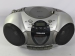 Rádio gravador com CD player portátil, da marca Toshiba modelo RG-8168S, incluí AM/FM com sintonizador PLL, reprodutor de CD, item ligando ao por na tomada porém não testamos suas funcionalidades