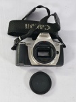 Câmera fotográfica analógica SLR da marca Canon, modrlo EOS 300. (câmeras de coleção adquirida por nós, não testada após aquisição).