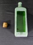 Antiga garrafa com detalhes fosco e verde translucido