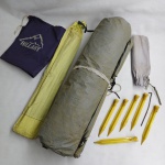 Barraca para acampar com capacidade para quatro pessoas, da marca " Hillary " com todas as peças