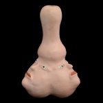 Arte Popular Brasileira - JOSEFINA, Coqueiro Campo, MG - Três Faces. Vaso em terracota na forma de moringa. Assinada. 32 x 18 cm.