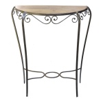 Console com tampo em mármore recortado em meia lua, apoiado em estrutura em fer forgé. Saia ornamentada por hastes no formato de finas volutas, apoiada em pernas recurvas e lisas, reunidas à base por hastes arqueados centralizando adorno ovalado. 102 x 84 x 30 cm.