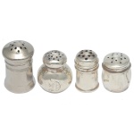 Conjunto de 4 paliteiros em prata Sterling de diferentes formatos, sendo um com bojo globular gravado com monograma. Marca Sterling e numeração sob a base. 4 cm (maior). 3 cm (menor).