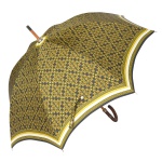 PAUL WUNDERLICH (German 1927-2010) For VERSACE. Modelo Barroco. Manufatura by Rosenthal - Guarda-chuva longo com estampa barroca em preto e dourado. Apresenta um ousado motivo barroco no tecido, com cores muito vivas O mecanismo de abertura e fechamento é suave.  Peça nova e sem uso. 90 x 78 cm.