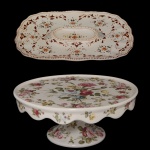 Conjunto de 2 peças em cerâmica, pintado, sendo: A) Petisqueira de formato retangular com cantos arredondados (15 x 20 cm). B) Doceira circular de pé alto com intensa decoração floral. (10 x 15 cm)