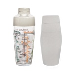 Conjunto de 2 coqueteleiras, sendo: A) com medidor de bebidas (20 x 8 cm). B) em metal prateado da manufatura nacional Hercules (20 x 8 cm).