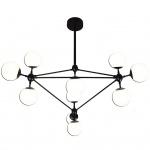 Original luminária de teto para 10 luzes. Estrutura tubular em metal preto, construída com segmentos retos entrecruzados e rematados por globos em cristal acetinado. 96 x 107 cm.