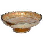 Centro de mesa de formato circular em vidro artístico iridescente conhecido como Carnival Glass. 8 x 22 cm