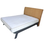 Cama Auping. 54 x 195 x 157 cm.