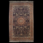 Tapete medindo 225 x 140 cm.