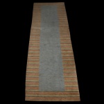 Passadeira medindo 404 x 100 cm.