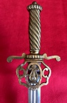 Império Brasileiro. Espada de músico modelo 1858 – Terçado de músico. Apresenta lira em sua guarda de  latão. (Fonte: `Espadas do Império Brasileiro` de Alfonso Menegassi Filho). Medidas aprox.: total 67 cm, lâmina 55 cm.