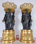 França Séc. XIX. Palaciano, monumental e raríssimo de encontrar, único par à venda no Brasil PAR DE JARDINIÈRES ESTILO E ÉPOCA IMPÉRIO FRANCÊS em bronze de altíssima qualidade. Par somente encontrado em grandes museus europeus. Peças sem precedentes no Brasil. ÚNICAS. Oportunidade de uma vida. Para grandiosas decorações de casas especiais. Medidas aprox. 90 cm de altura, diâmetro da jardineira superior 40 cm, circunferência da base 110 cm, altura só das figuras 50 cm.