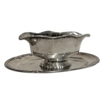 PRATA DE LEI - Molheira em prata de lei francesa da manufatura Tetard Freres monogramadas contrastadas cabeça de mercúrio medindo 25cm de largura, 15cm de comprimento, 10cm de altura e pesando 689 gramas.