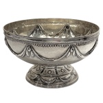 PRATA DE LEI - Bowl de pé alto em prata de lei inglesa contrastada medindo 23cm de diâmetro, 13cm de altura e pesando 692 gramas.