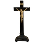ARTE SACRA - Imagem de cristo cruscificado europeu em marfim com cruz em jacarandá medindo no total 50cm de altura e 20cm de largura e somente o cristo 17cm de altura e 13cm de largura.  