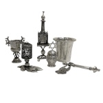 PRATA DE LEI - Lote de peças hebraicas em prata de lei de diversas procedências medindo a maior peça 15cm de altura, a menor 7cm de altura e pesando 368 gramas. 