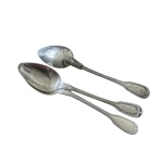 PRATA DE LEI - Lote constando 3 colheres para chá em prata de lei francesa contrastada no padrão chinon com monograma J.C.A. medindo 13,5cm de comprimento e pesando 51 gramas. 