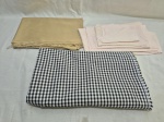 Lote de 3 tecidos para artesanato. Medindo o xadrez 280cm x 150cm.
