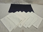 Lote de caminhos de mesa com 6 guardanapos em algodão. Medindo o caminho de mesa 100cm x 40cm, guardanapo 40cm x 40cm. Com marcas de guardado.