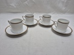 Jogo de 4 xícaras de chá em porcelana alemã Eschenbach com friso ouro. Medindo 6cm x 6cm de altura.
